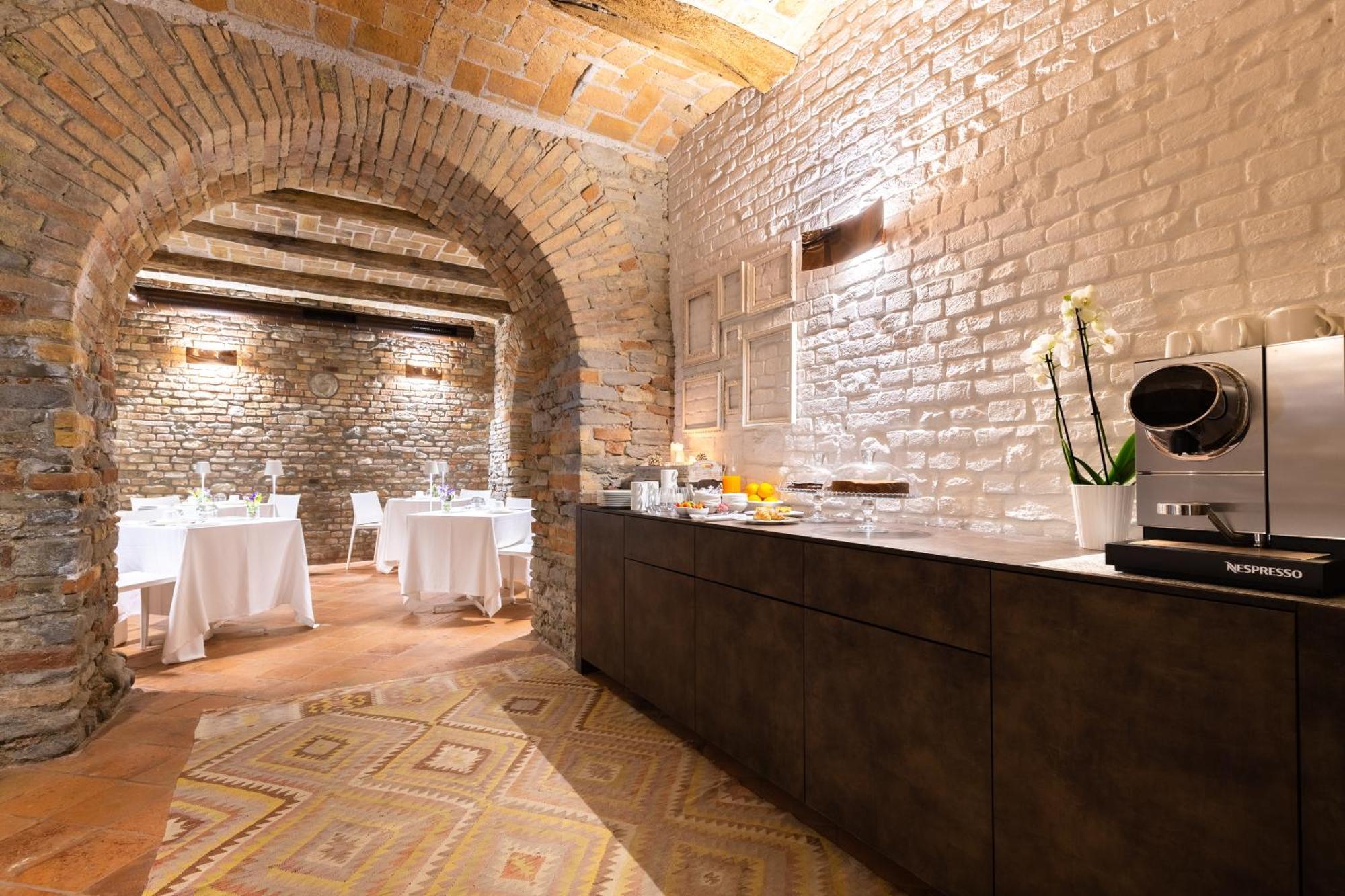 Relais Villa Del Borgo Canelli Exterior photo
